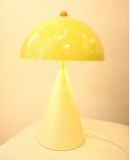 Parlak Sarı Konik Gövdeli Mantar Masa Lambası