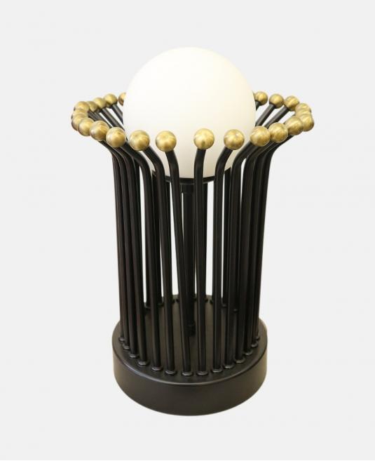 Siyah Metal Çubuklu ve Pirinç Detaylı Modern Küre Lamba