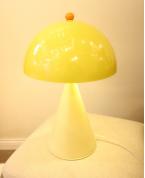 Parlak Sarı Konik Gövdeli Mantar Masa Lambası