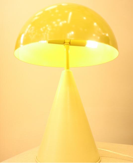 Parlak Sarı Konik Gövdeli Mantar Masa Lambası